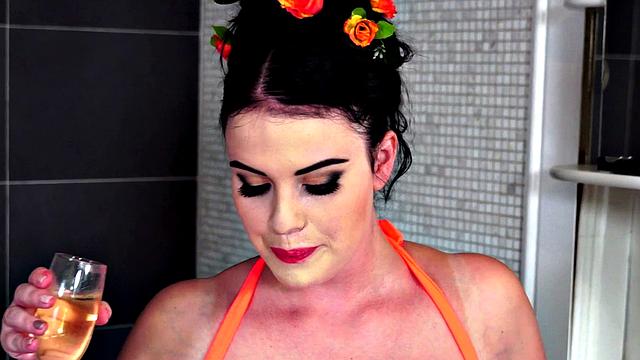 Tina Lee: Slippery When Wet