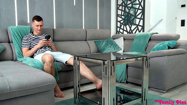 I Accidentally Sent My Stepsis A Pic - S22:E4