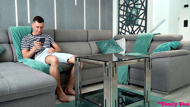 I Accidentally Sent My Stepsis A Pic - S22:E4