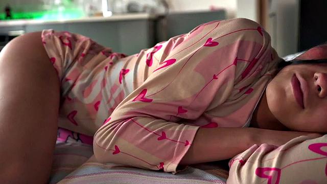 Solo dildo fucking Lil Mia