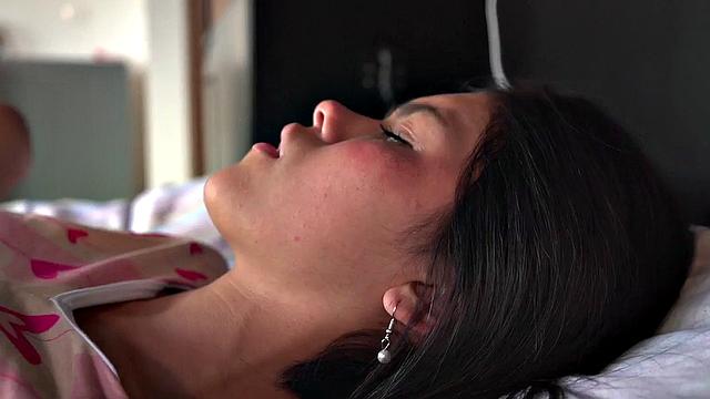 Solo dildo fucking Lil Mia