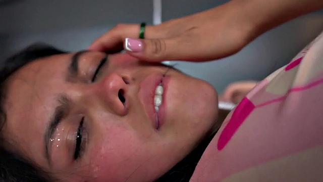 Solo dildo fucking Lil Mia