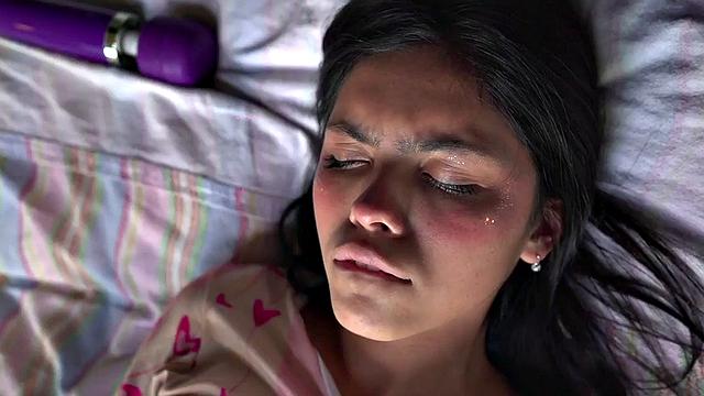 Solo dildo fucking Lil Mia