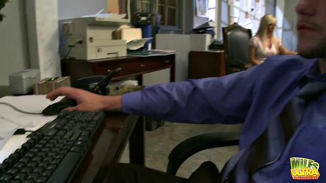 Angelina Ash showing who's boss