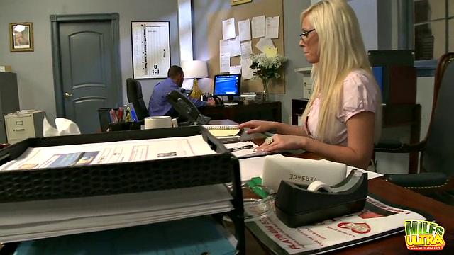 Angelina Ash showing who's boss