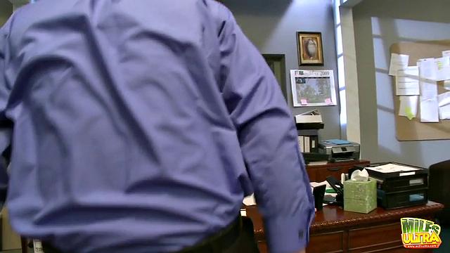 Angelina Ash showing who's boss