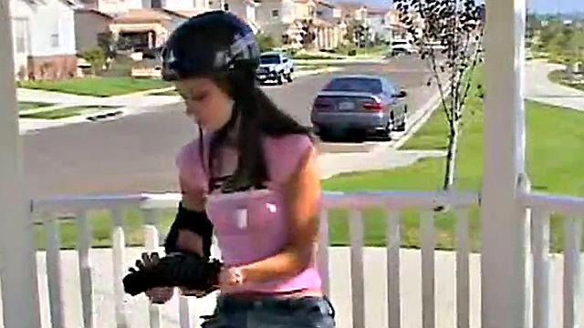 Solo skater chloe masturbates