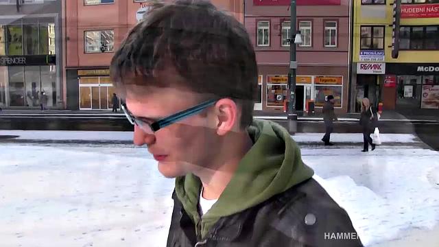 Два мачо устраивают проверку на прочность - кто дольше выдержит без презика