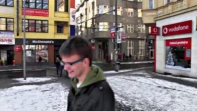 Два мачо устраивают проверку на прочность - кто дольше выдержит без презика