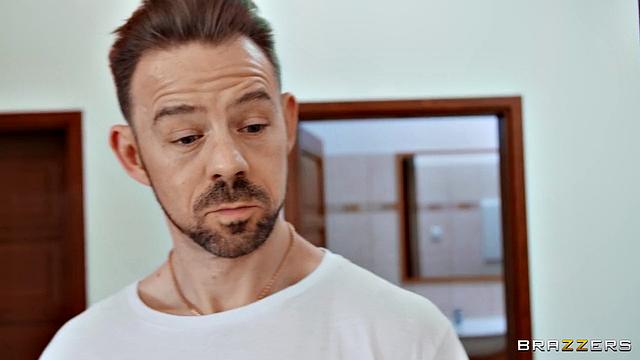 Дафна меняется с массажистом: теперь она крутит мужика на столе, пока тот мечтает о просто расслабиться.