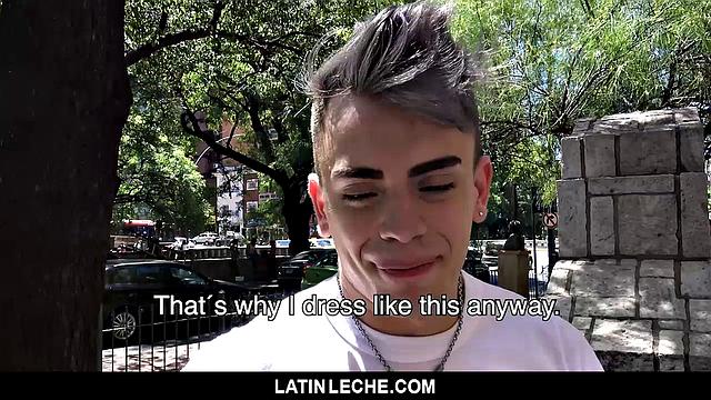 кучерявый латинец отсасывает и ловит по полной