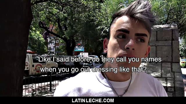 кучерявый латинец отсасывает и ловит по полной