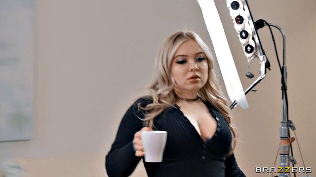 Лулу Чу соблазняет ведущего и получает жёсткий трах прямо в офисе шоу Morning Wood.