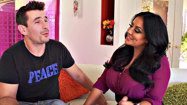 Kiara Mia Delicious Latina Gets Pumped