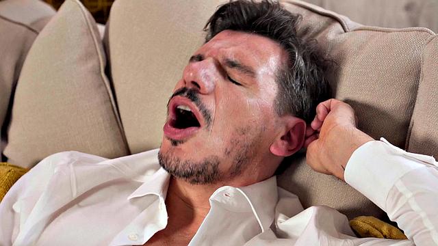 Glamour MILF deepthroating lover