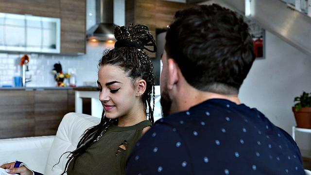 сводный брат раздает - слоан явно не против второй порции