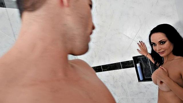 Brunette MILF Can I Wash Your Car & Get Her Big Ass Outdoors