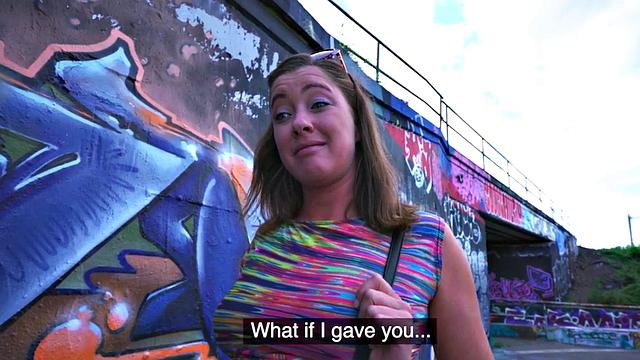 Зрелая европейка сосёт незнакомцу за деньги