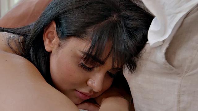 Leda Lotharia gets a massage with a great ending!!