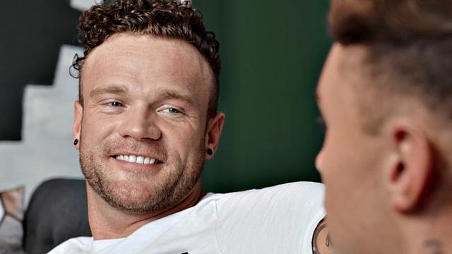 Amateur eager jock fucks greedy asshole at home