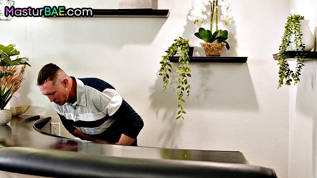 Lucky stud pussyfucking bigass slut