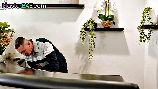 Lucky stud pussyfucking bigass slut