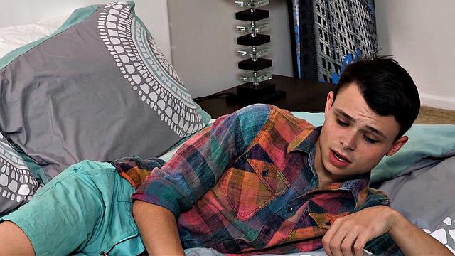 отчим учит сына как жёстко трахать и кончать в попку