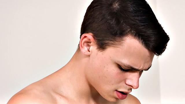 отчим учит сына как жёстко трахать и кончать в попку