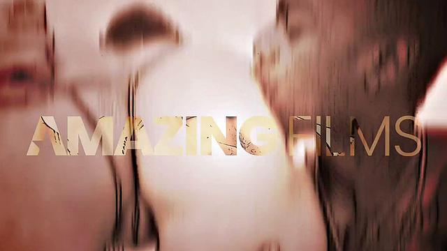 брюнетка в белье скачет на члене и дает раскрасить свою жопу