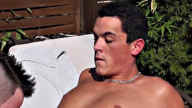 Amateur bottom gets fucked outdoors after giving head