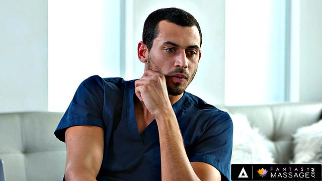 Бетти Foxxx раздвигает ноги для массажиста - мощный анальный трах и страсть на столе массажа.