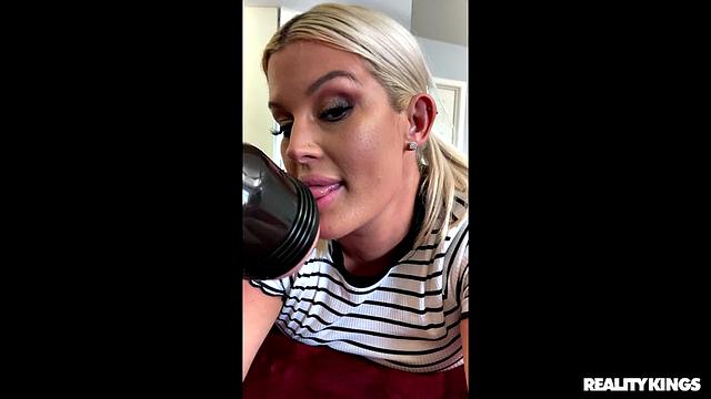 Sex Crazed Stan Gets Pleasured