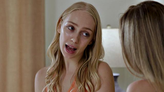 Slowburn lesbian bae lick each other pussy in 69