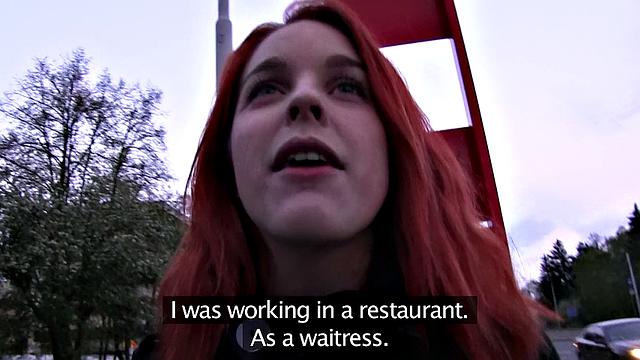 испанская рыжая даёт незнакомцу по жёсткому в туалете