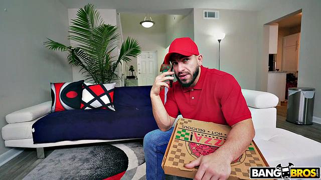 Pizza Guy Caught On Camera In 4K