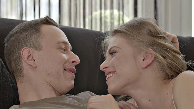 21 SEXTURY - Frozen Guy Gets Some Heat From A Hot Girl And Her Pussy