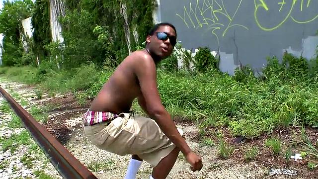 Black thug picked up and drilled outdoor by white top