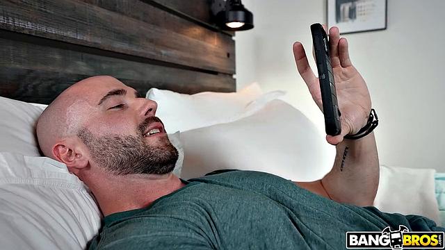 Squirting with the Roommate