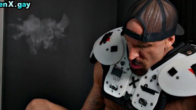 Sportive hunk spanks and barebacks locker bottom