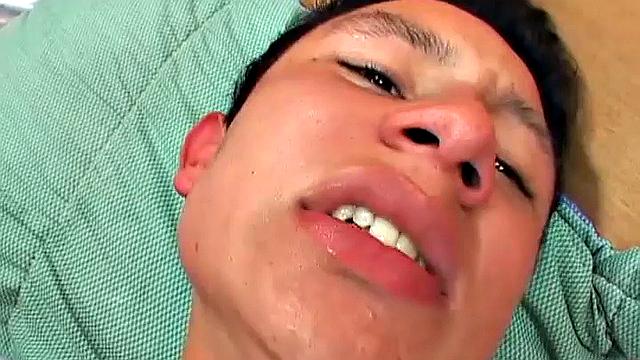 Эдисон жёстко трахает Джимми своим здоровым хуем