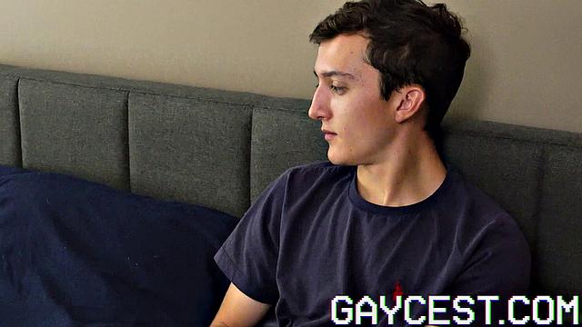 смотри, как взрослые парни трахаются по-гейски без резины