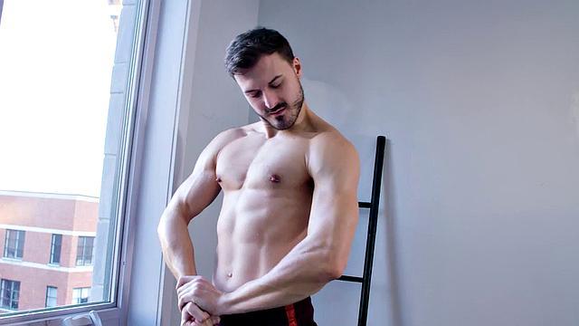 Super Hot: Felix Trainor