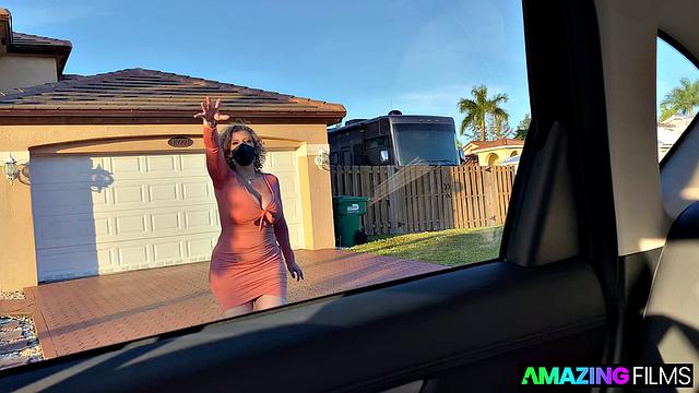 Sara Knows How To Tip