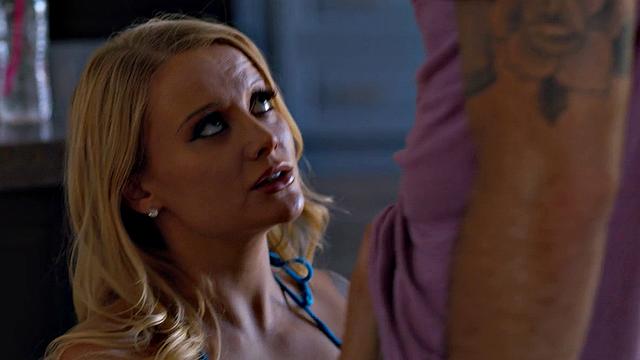 Stepmom gets pussybanged in missionary