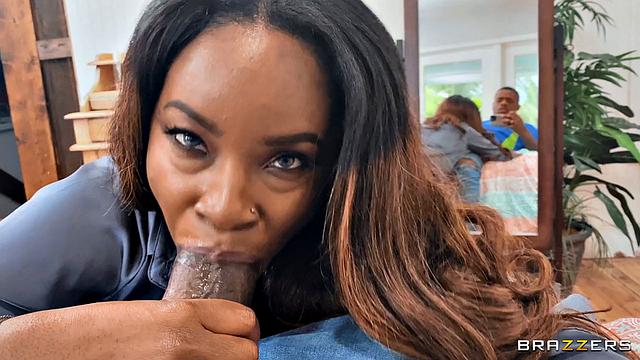 Дэмьон Дэйски палится на мамке в короткой юбке, а та только рада поиграть в эту игру с зятем - дочь пошла обижаться, а взрослые остались трахаться без свидетелей.