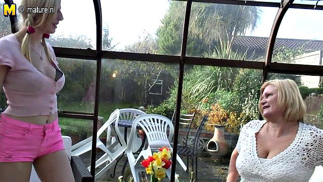 зрелые лесбиянки устраивают жаркую разборку