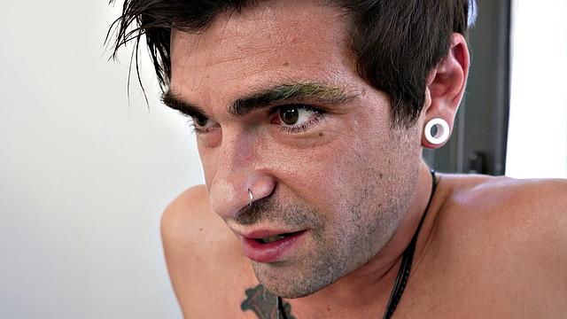 Сводные братья заставляют Эмму Сирус и Скарлетт Хэмптон глотать хуй в битве чирлидерш