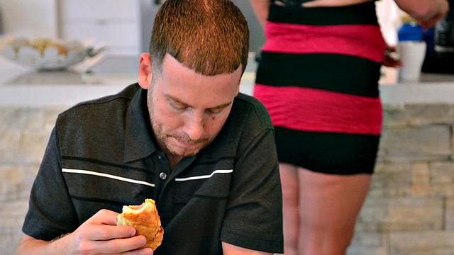 Cum-eating MILF fucks house guest