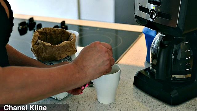 Cum-eating MILF fucks house guest