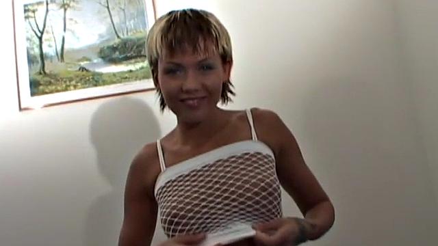 Speculum babe uses banana in pussy while spreading lips